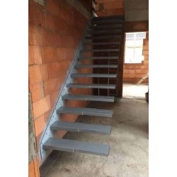 Лестница металлическая со ступенями в консоли А-33